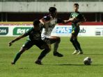 liga-1-persebaya-surabaya-bantai-persita-tangerang-4-0_20211125_092228.jpg