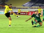 liga-1-persebaya-surabaya-tekuk-barito-putera-2-0_20211205_134242.jpg