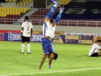liga-1-persib-bandung-bekuk-persipura-jayapura-3-0_20211031_075326.jpg