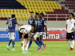 liga-1-persib-bandung-bekuk-persipura-jayapura-3-0_20211031_163205.jpg