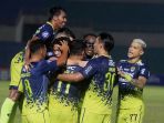 liga-1-persib-bandung-taklukkan-persita-tangerang-skor-1-0_20221222_112155.jpg