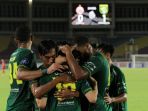 liga-1-persija-jakarta-takluk-0-1-dari-persebaya-surabaya_20211027_051503.jpg