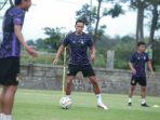 liga-1-persik-kediri-ezra-walian.jpg