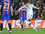 liga-europa-barcelona-ditahan-imbang-napoli-1-1_20220218_062829.jpg