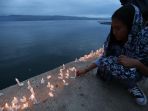 lilin-untuk-korban-km-sinar-bangun_20180624_203359.jpg