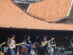 lima-gitaris-yang-tergabung-dalam-six-strings_20160512_221350.jpg