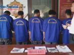 lima-pejudi-ditangkap-saat-transaksi-kupon-togel_20160412_015259.jpg