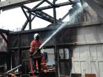 lima-ruang-kelas-sdn-kapasan-iii-surabaya-terbakar_20170416_131911.jpg