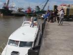 lima-ton-bantuan-bahan-makanan-dikirim-ke-lokasi-gempa-di-kaltara_20151225_003958.jpg