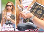 lindsay-lohan-walking-holy-quaran-splash-4_20150514_101807.jpg