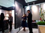 line-produk-granite-tile-terbaru-jenis-big-slab-dipamerkan-di-booth.jpg