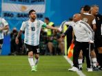 lionel-messi-dan-jorge-sampaoli_20180627_193526.jpg