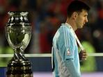 lionel-messi-dan-piala_20150711_162611.jpg