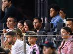 lionel-messi-di-tribun.jpg