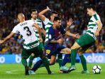 lionel-messi-dikepungpemaineibar_20170920_165344.jpg