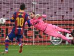lionel-messi-gagal-penalti-saat-lawan-valencia.jpg