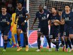 lionel-messi-ke-2-dari-kanan-merayakan-gol-kedua-timnya-selama.jpg