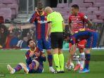lionel-messi-kiri-bawah-berbicara-dengan-wasit-spanyol-pablo-gonzalez-fuertes.jpg