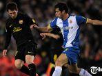 lionel-messi-kiri-bersaing-dengan-bek-espanyol-jordi-amat-pada-8-januari-2012-silam.jpg