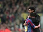 lionel-messi-memeluk-frank-rijkaard_20160328_023537.jpg