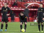 lionel-messi-tengah-menunggu-untuk-menendang-bola.jpg