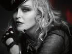 Lirik Lagu dan Terjemahan Frozen - Madonna: You Waste Your Time With Hate and Regret