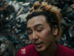 lirik-lagu-dan-terjemahan-workin-hard-milik-penyanyi-jepang-fujii-kaze.jpg
