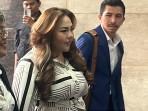 Naik Honda HR-V, Lisa Mariana Full Makeup Tiba di Bareskrim Jalani Pemeriksaan sebagai Tersangka