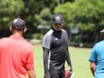listianto-raharjo-saat-memimpin-seleksi-bhayangkara-solo-fc-u-20.jpg