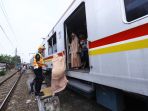 listrik-padam-penumpang-krl-terlantar_20190804_164133.jpg