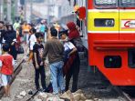 listrik-padam-penumpang-krl-terlantar_20190804_164212.jpg