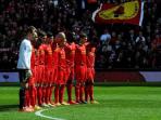 liverpool-fan-pay-respect_20160414_144758.jpg