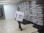 logistik-pemilu-tahap-pertama-di-kpu-dki_20231110_074330.jpg