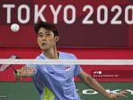 loh-kean-yew-dari-singapura-melakukan-pukulan-ke-jonatan-christie.jpg