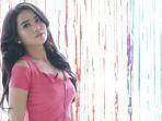 loly-lovely-93485391.jpg
