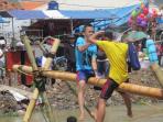 lomba-adu-bantal-di-kalimalang_20160817_124251.jpg