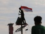 lomba-panjat-pinang-hut-ri-ke-75-ditengah-pandemi-covid-19_20200818_142028.jpg