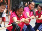 lomba-tarik-tambang-memperingati-hut-ke-74-kemerdekaan-ri_20190816_213836.jpg