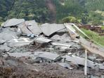 longsor-akibat-gempa-bumi-komamoto_20160420_133858.jpg