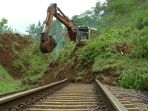 longsor-di-garut-tutup-jalur-kereta-api-jalur-selatan_20171123_205029.jpg