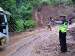 longsor-di-jalan-raya-paninggaran-kecamatan-paninggaran-kabupaten-pekalongan-rabu-2722019-sore.jpg
