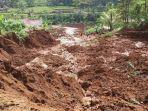 longsor-rusak-sawah-dan-rumah-warga-di-dusun-jetis-desa-pacarmulyo.jpg