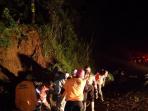 longsor-terjadi-di-ruas-jalan-raya-sumowono-temanggung-sabtu-2722016_20160228_033533.jpg