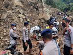 longsoran-material-yang-menutup-jalur-menuju-lima-desa-di-kecamatan-ulumanda.jpg