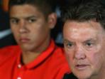 louis-van-gaal-dan-marcos-rojo_20150911_174633.jpg