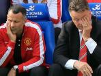 louis-van-gaal-dan-ryan-giggs-pusing_20141121_150944.jpg