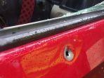 lubang-di-pintu-samping-sopir-diduga-bekas-tembakan.jpg