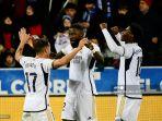 lucas-vazquez-merayakan-gol-dengan-22-antonio-rudiger.jpg