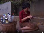 lucinta-luna-jualan-jamu.jpg
