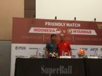 luis-milla-dan-pelatih-myanmar_20170320_153626.jpg